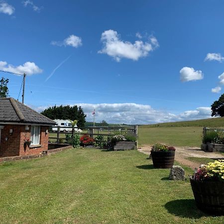 Queen Bower Farm Lodge Alverstone  Esterno foto