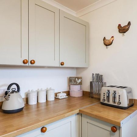 Queen Bower Farm Lodge Alverstone  Esterno foto
