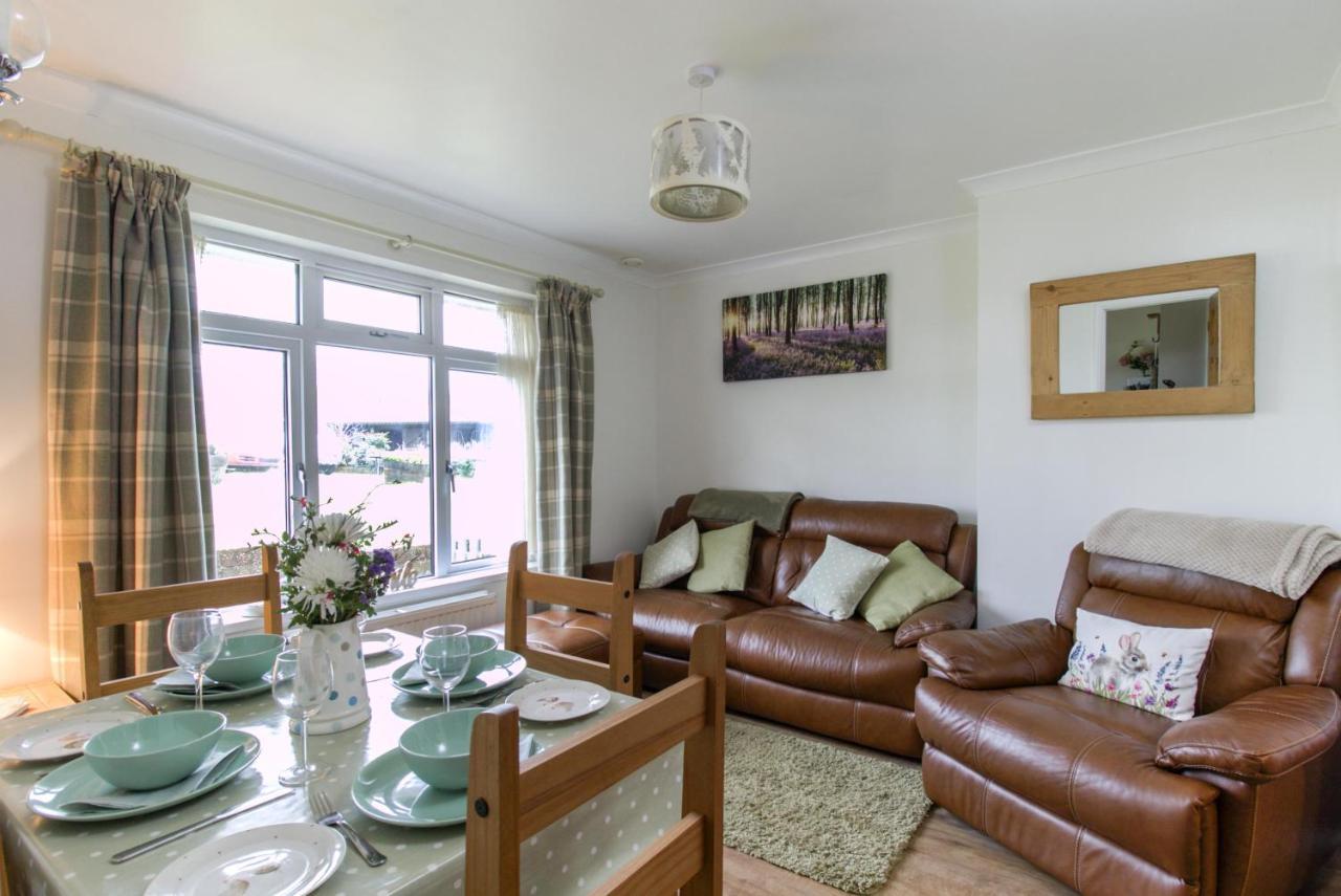 Queen Bower Farm Lodge Alverstone  Esterno foto