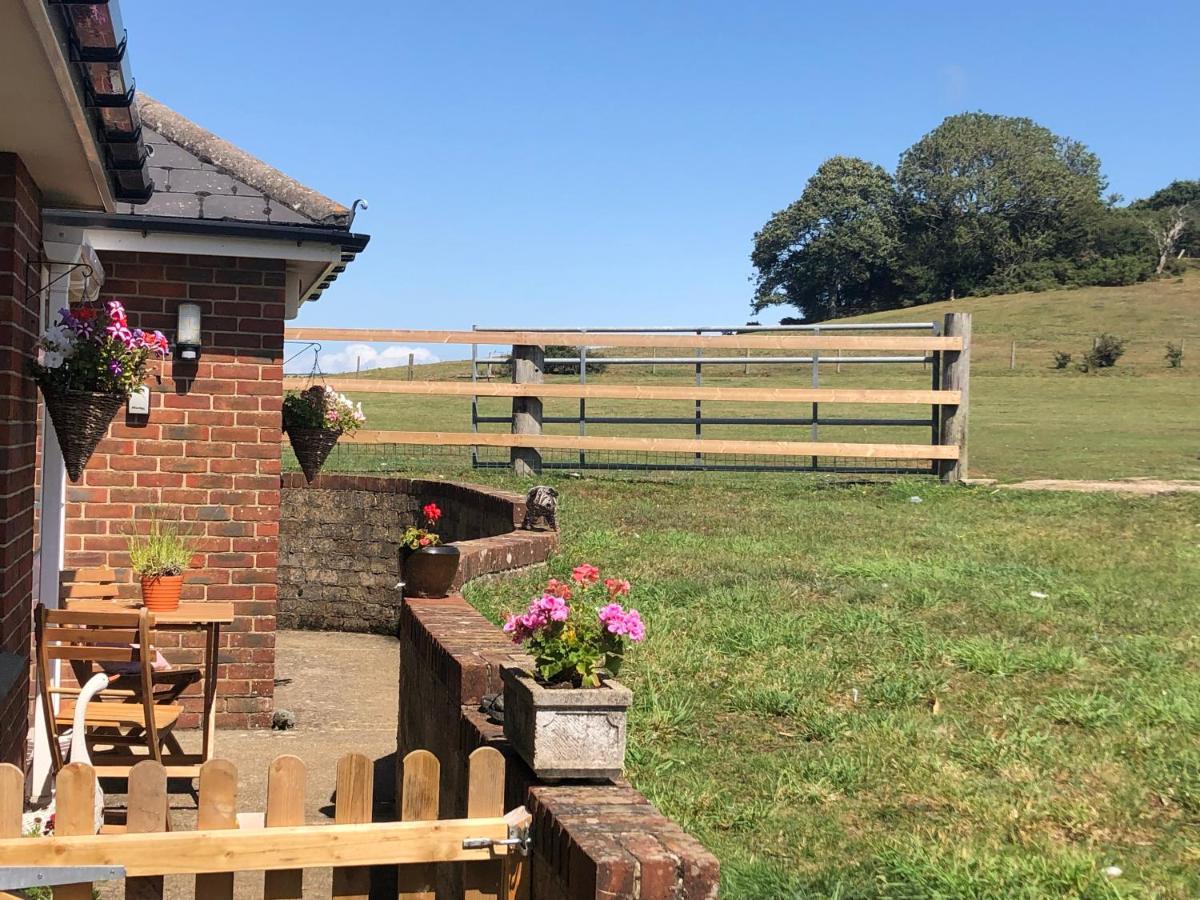 Queen Bower Farm Lodge Alverstone  Esterno foto