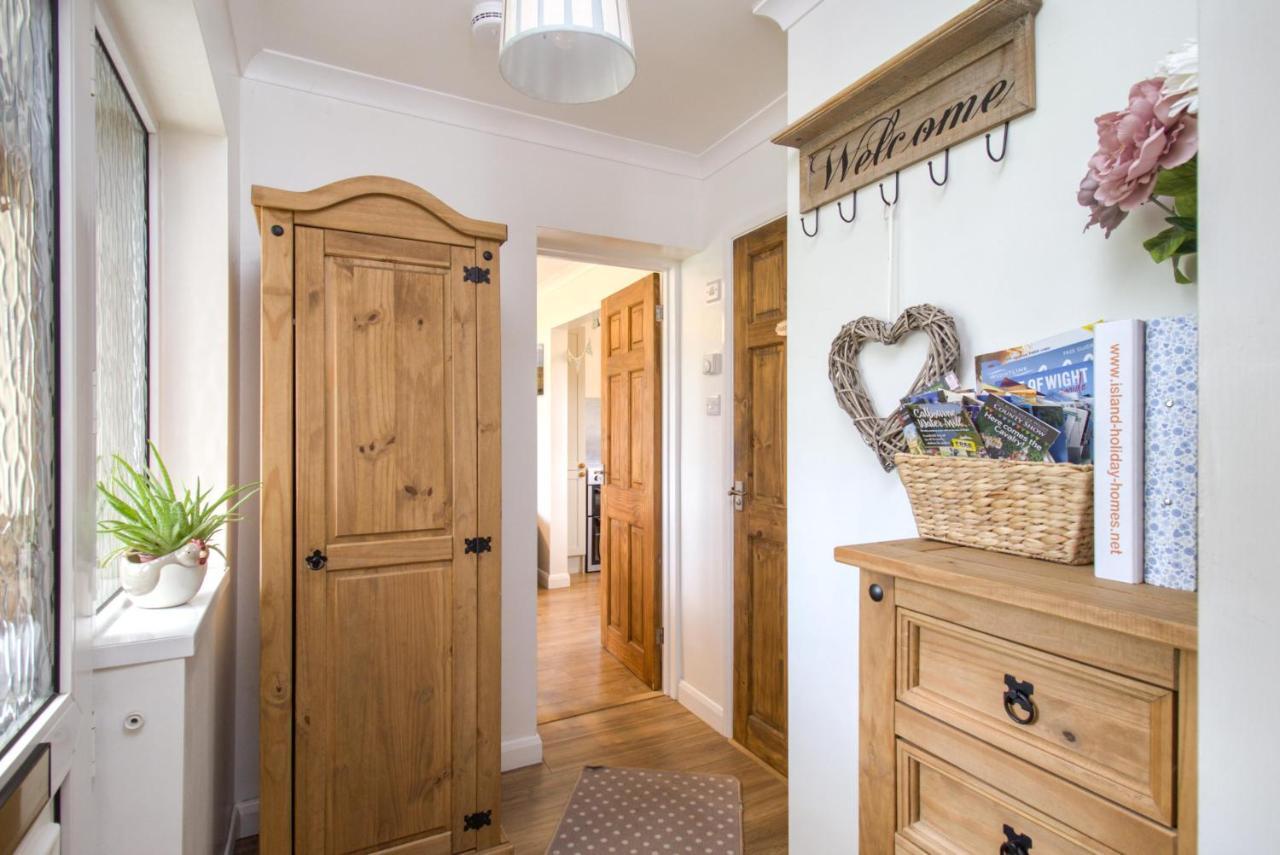 Queen Bower Farm Lodge Alverstone  Esterno foto