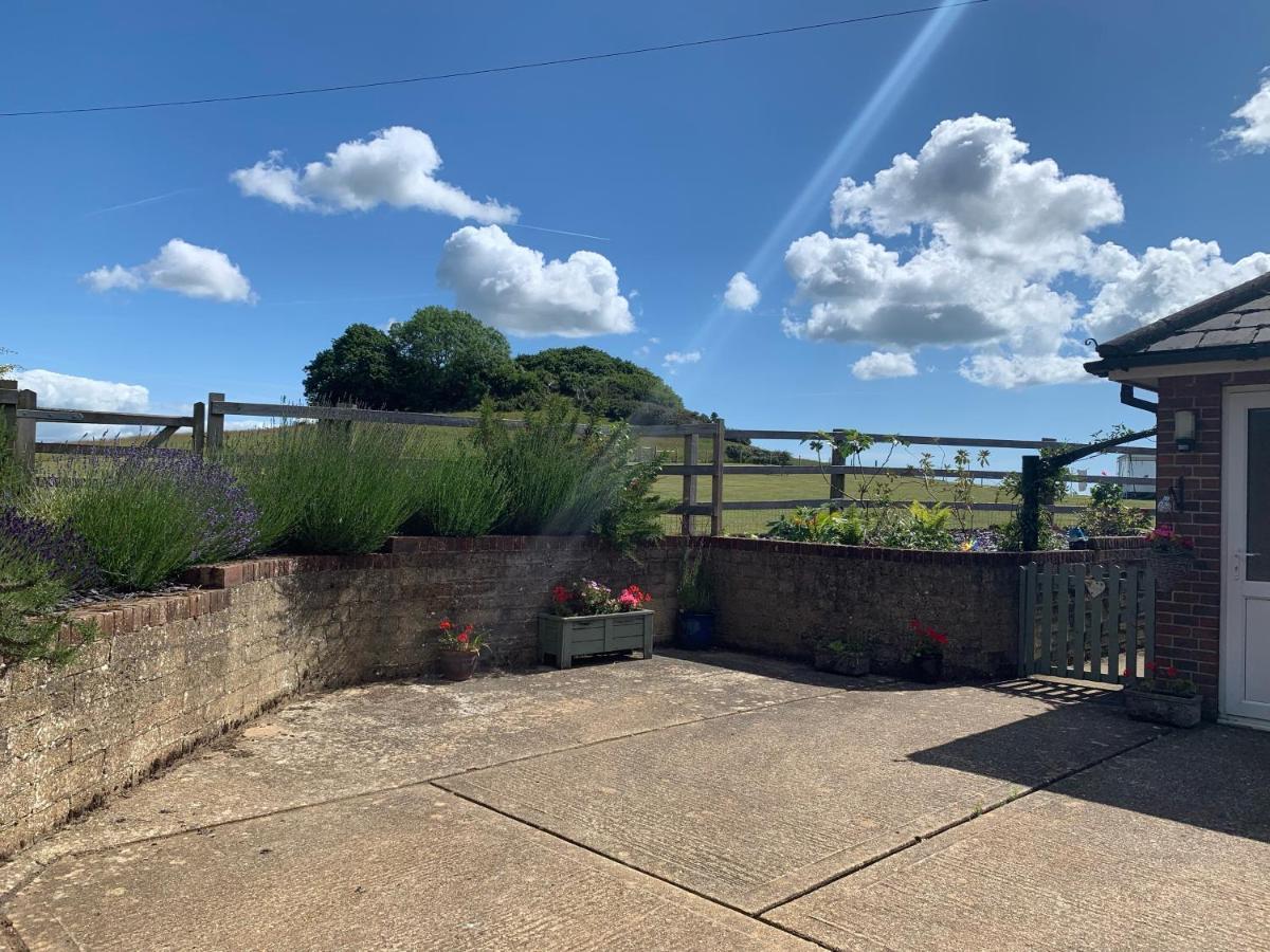 Queen Bower Farm Lodge Alverstone  Esterno foto