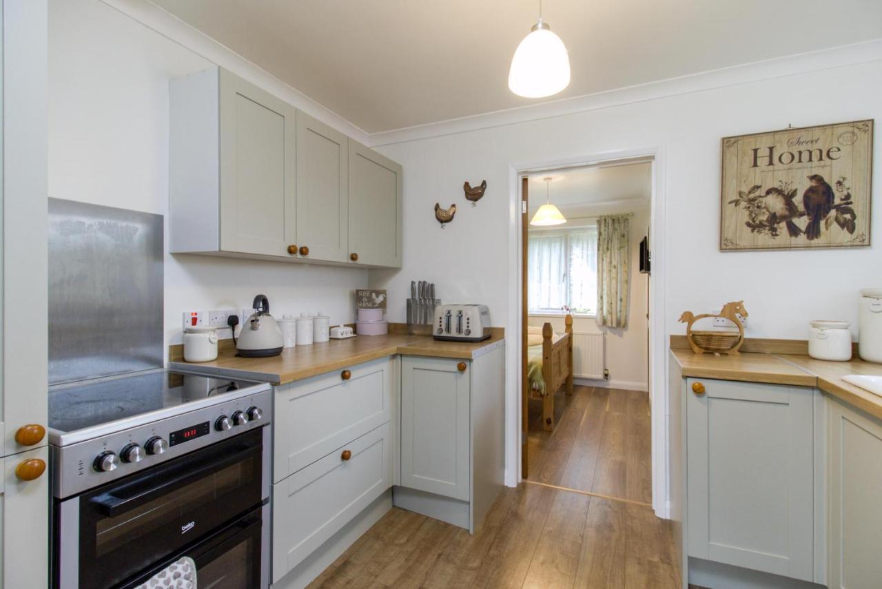 Queen Bower Farm Lodge Alverstone  Esterno foto