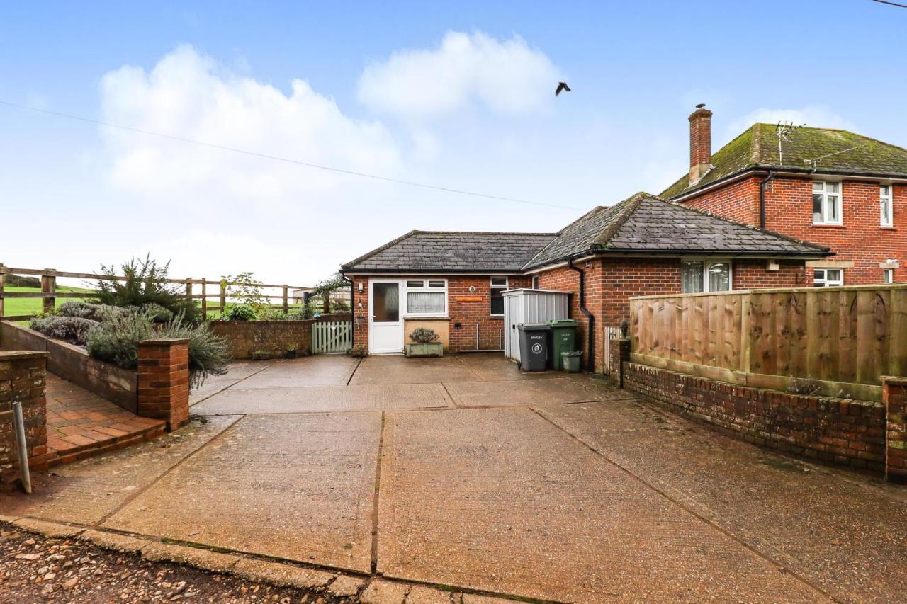 Queen Bower Farm Lodge Alverstone  Esterno foto