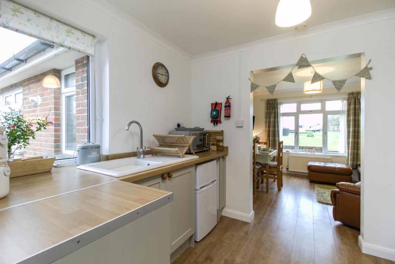 Queen Bower Farm Lodge Alverstone  Esterno foto